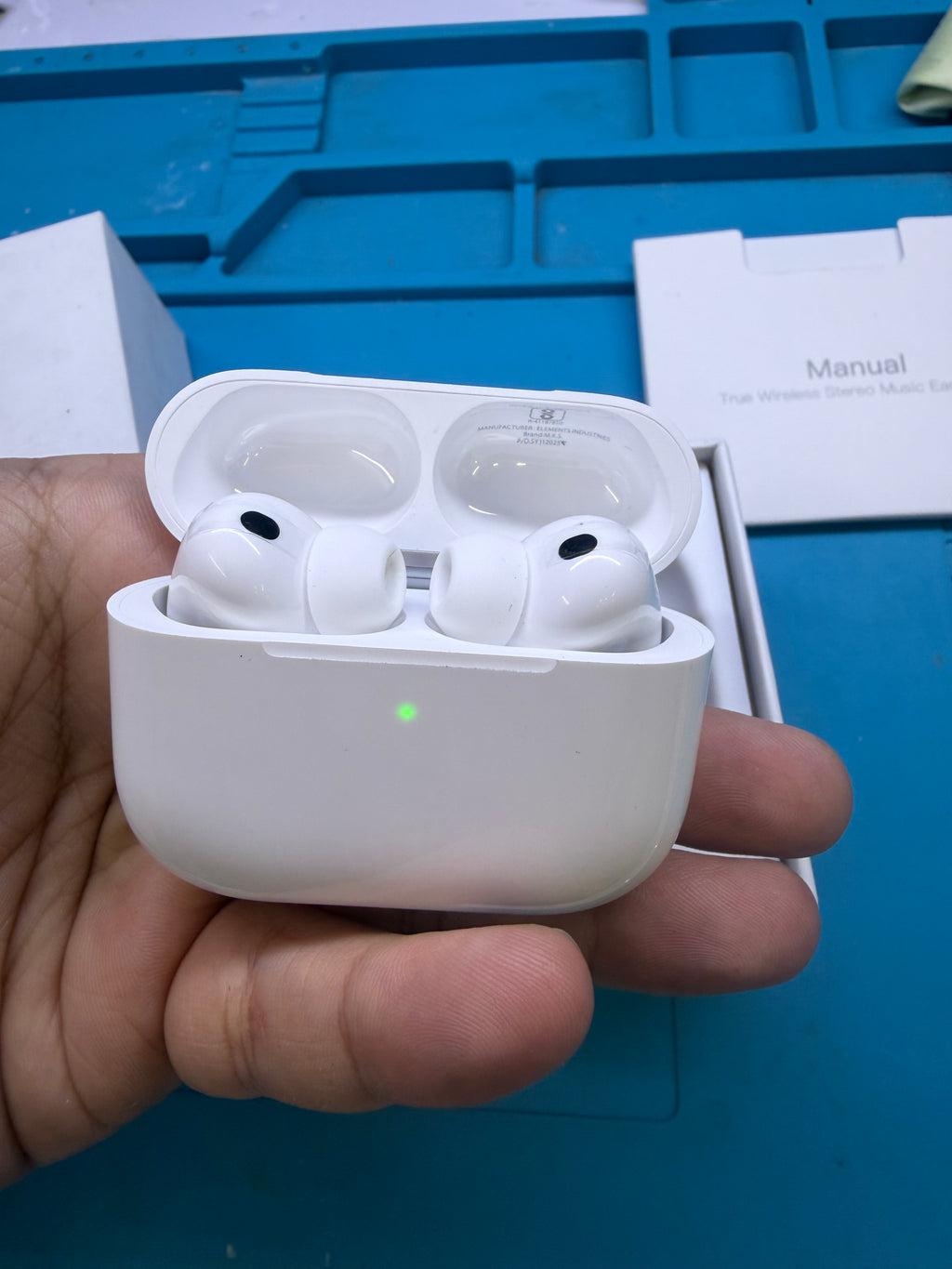 Premium Bluetooth Earbuds pro 3 – Compatible with iPhone/Android, Noise Cancelling